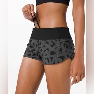 Lululemon Speed Up shorts in Labyrinth Black/Light Cast